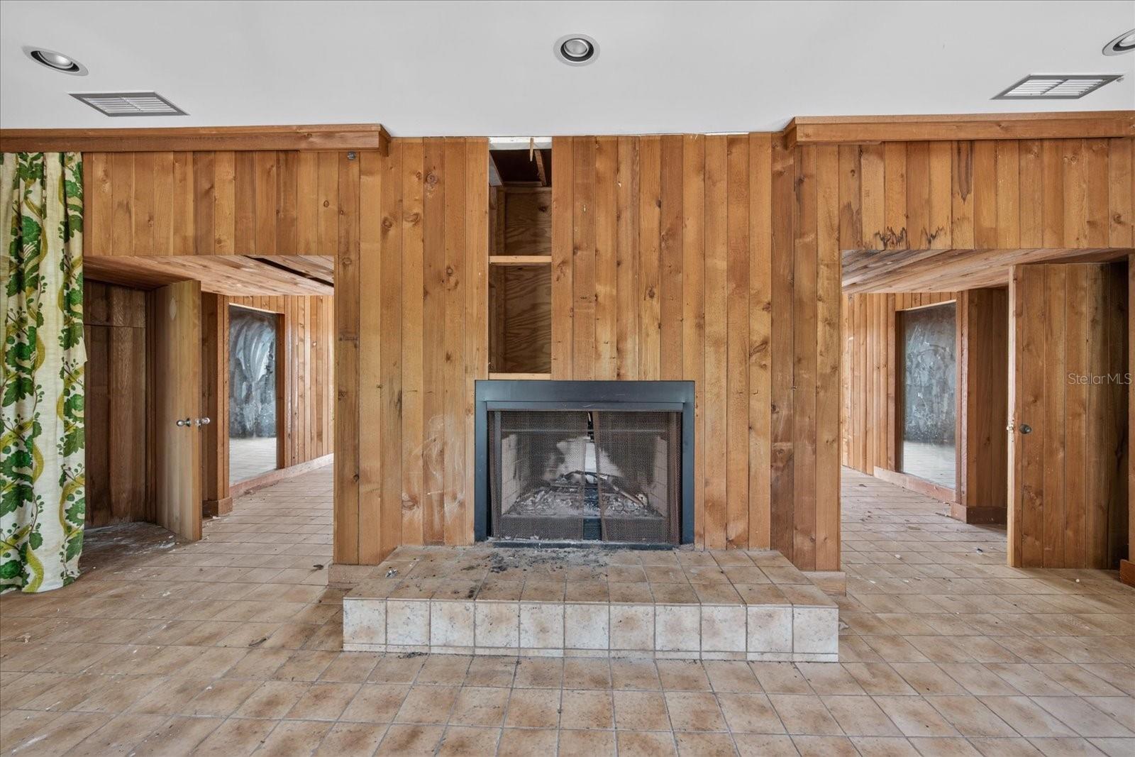 2140 DESOTO RD — photo 64