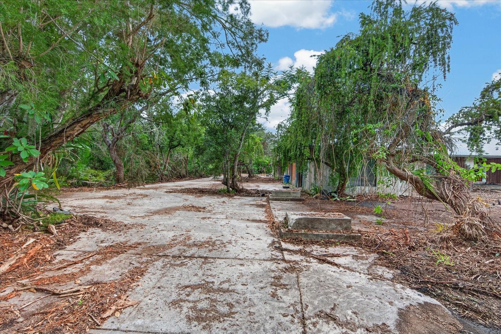 2140 DESOTO RD — photo 46
