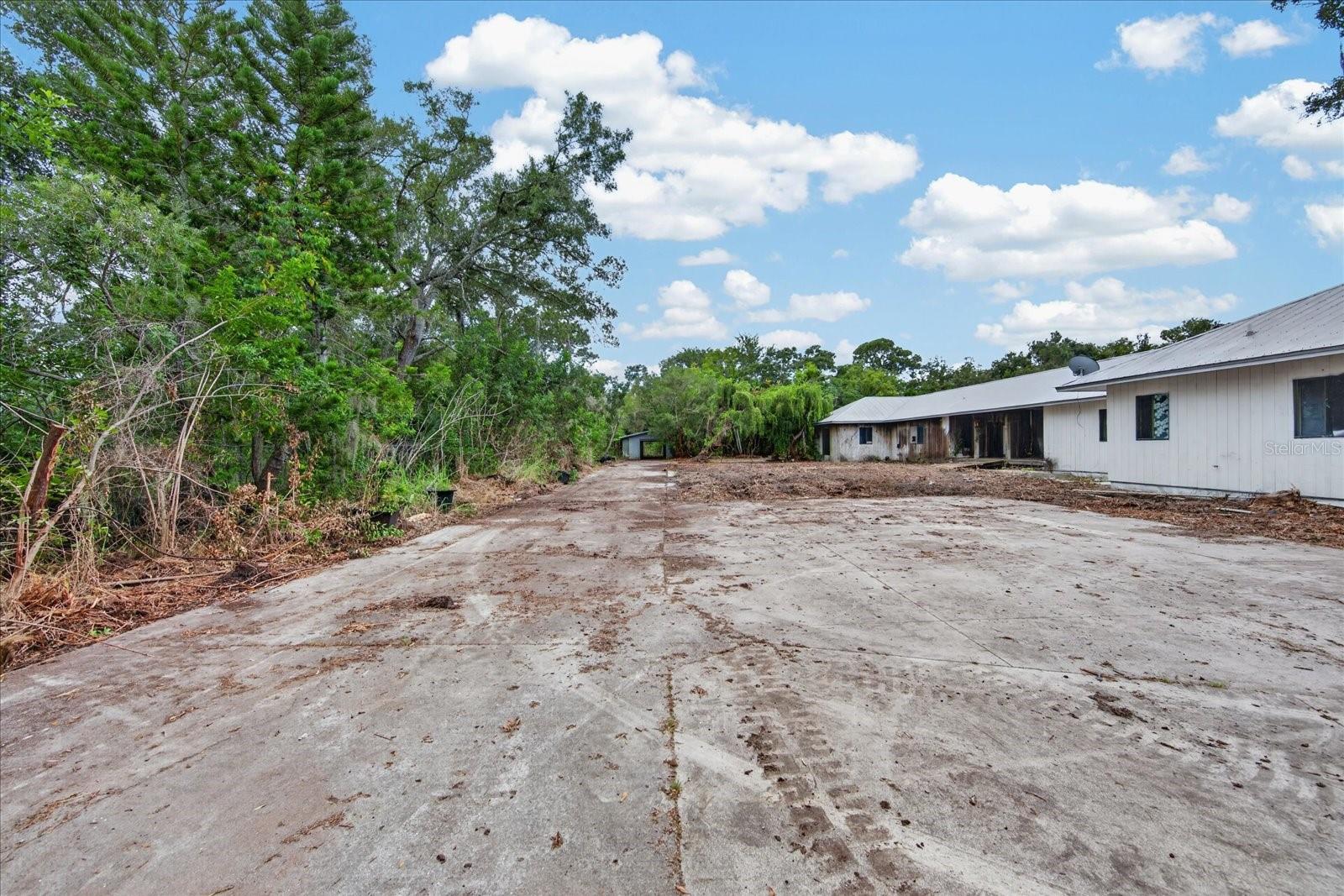 2140 DESOTO RD — photo 44