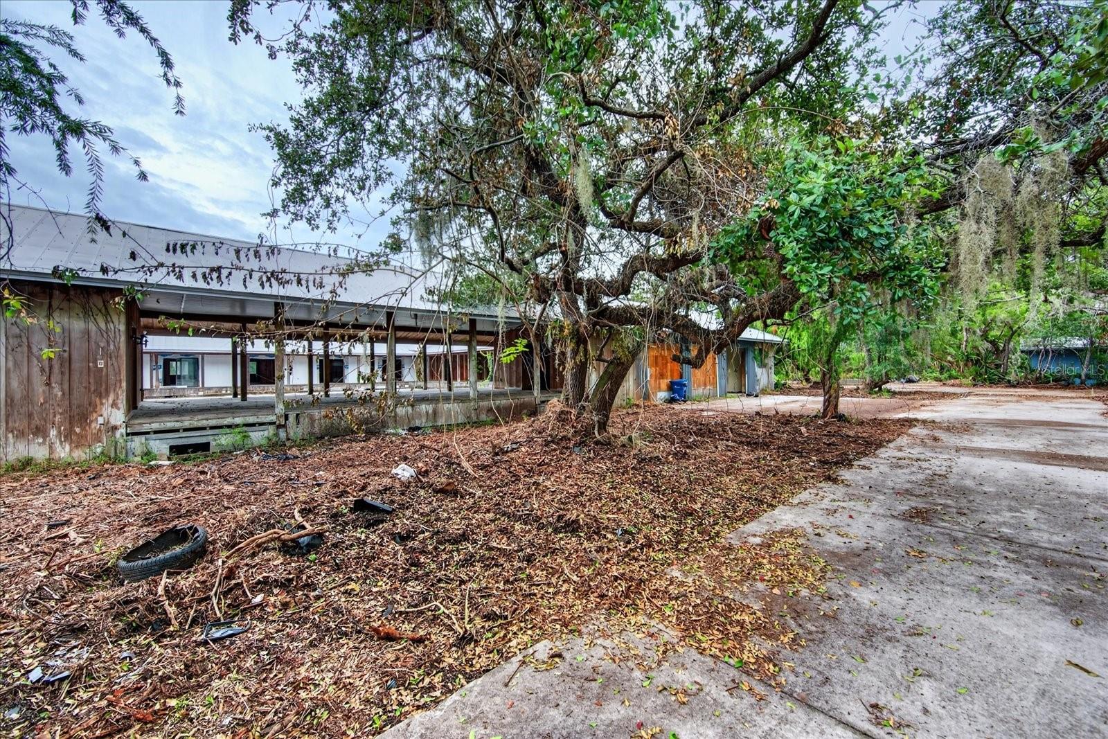 2140 DESOTO RD — photo 47