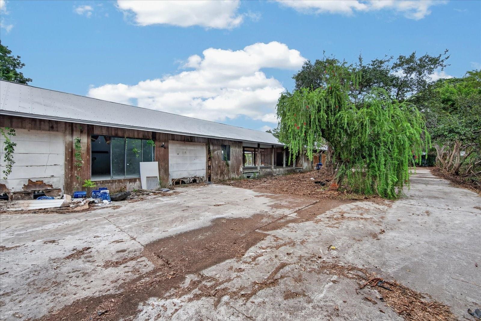 2140 DESOTO RD — photo 53