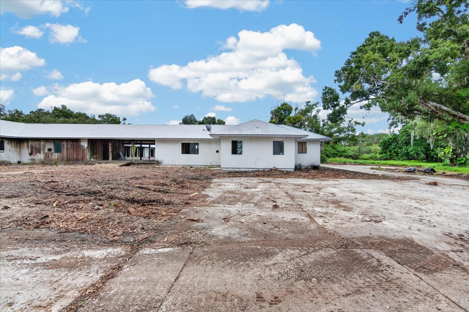 2140 DESOTO RD — photo 8