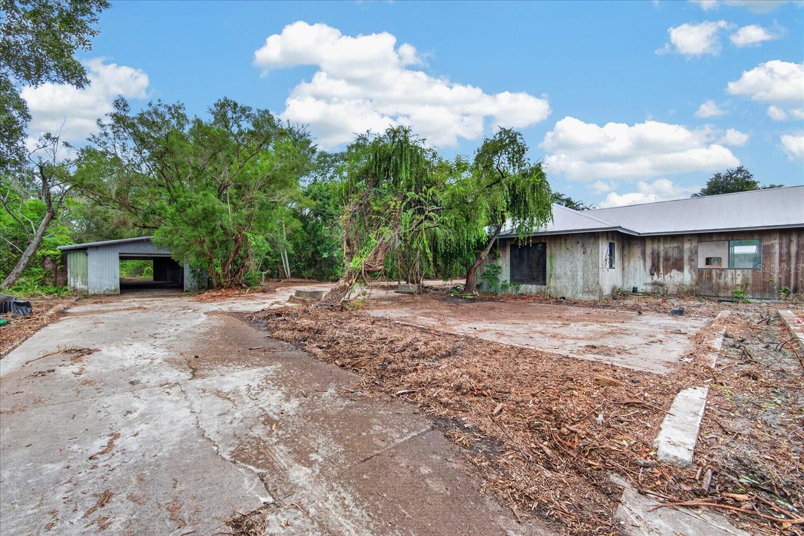 2140 DESOTO RD — photo 50