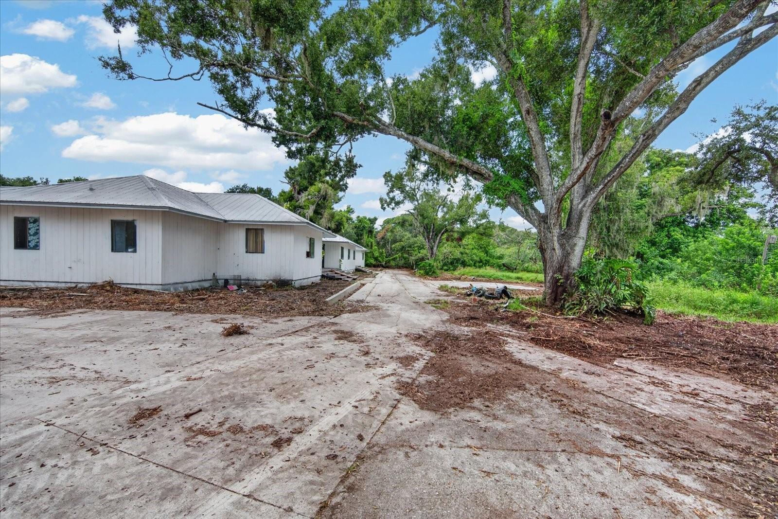 2140 DESOTO RD — photo 40