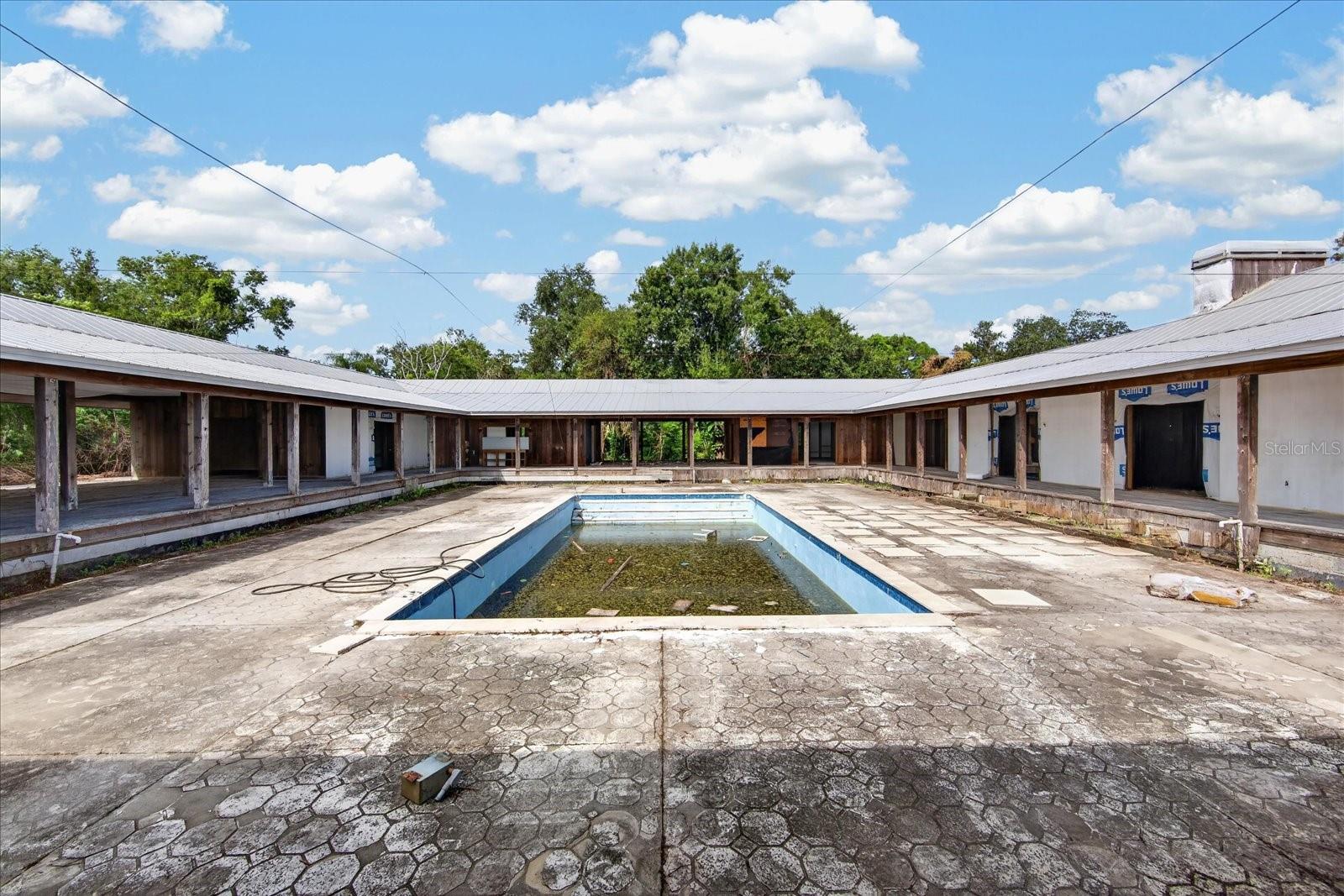 2140 DESOTO RD — photo 23