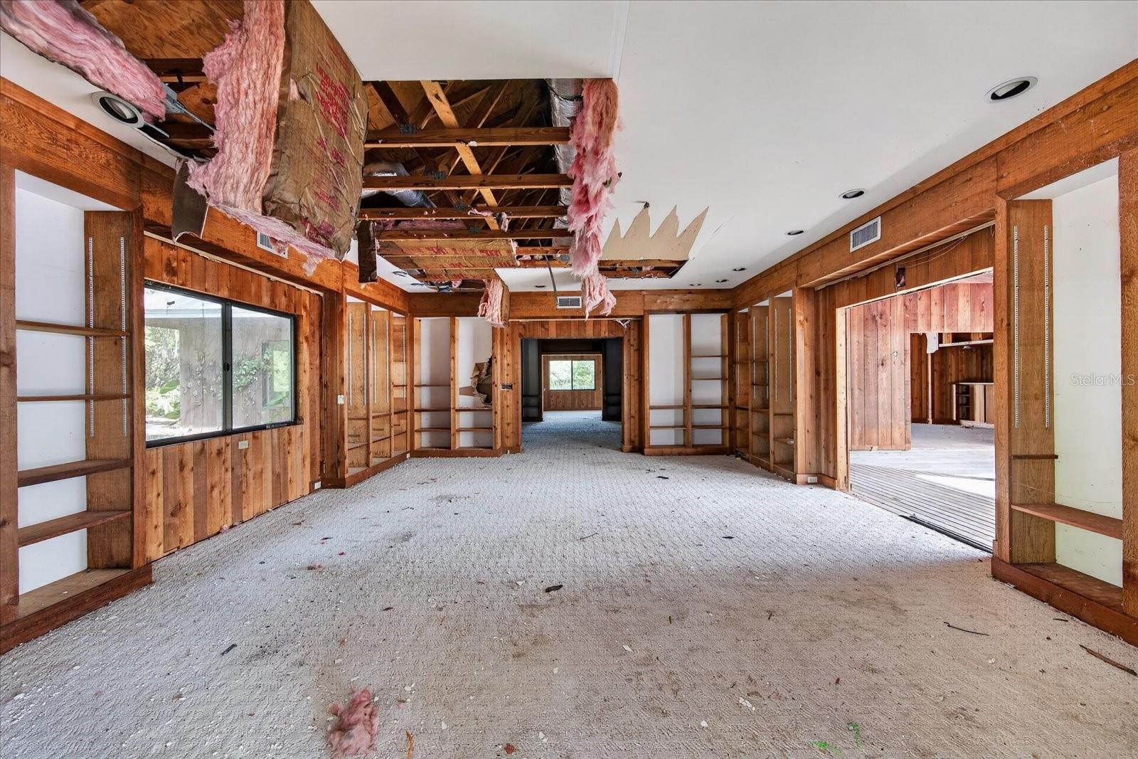2140 DESOTO RD — photo 17