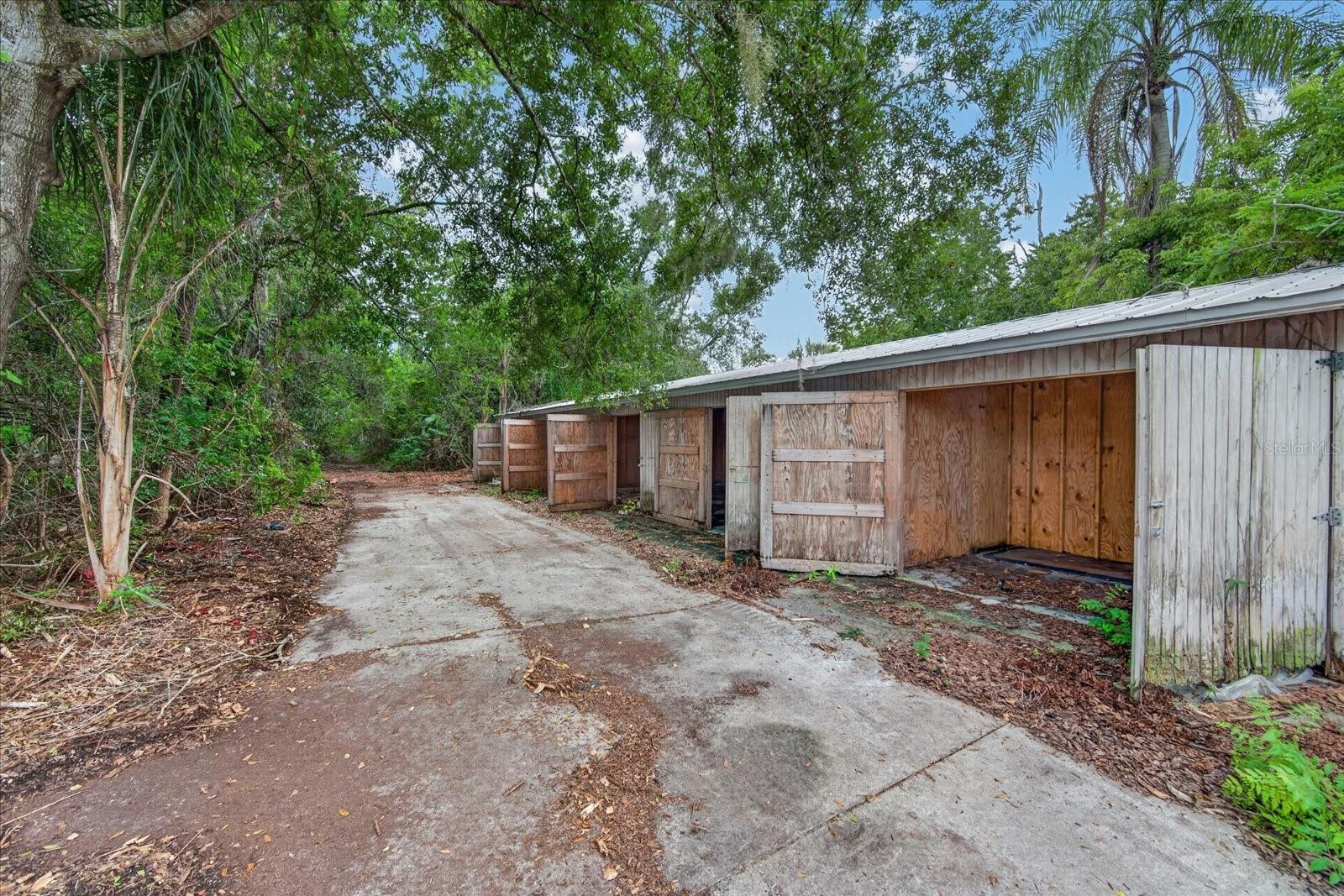2140 DESOTO RD — photo 86