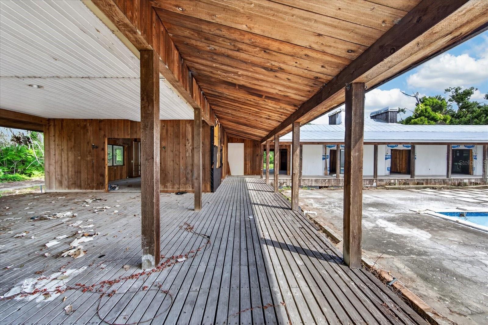 2140 DESOTO RD — photo 15