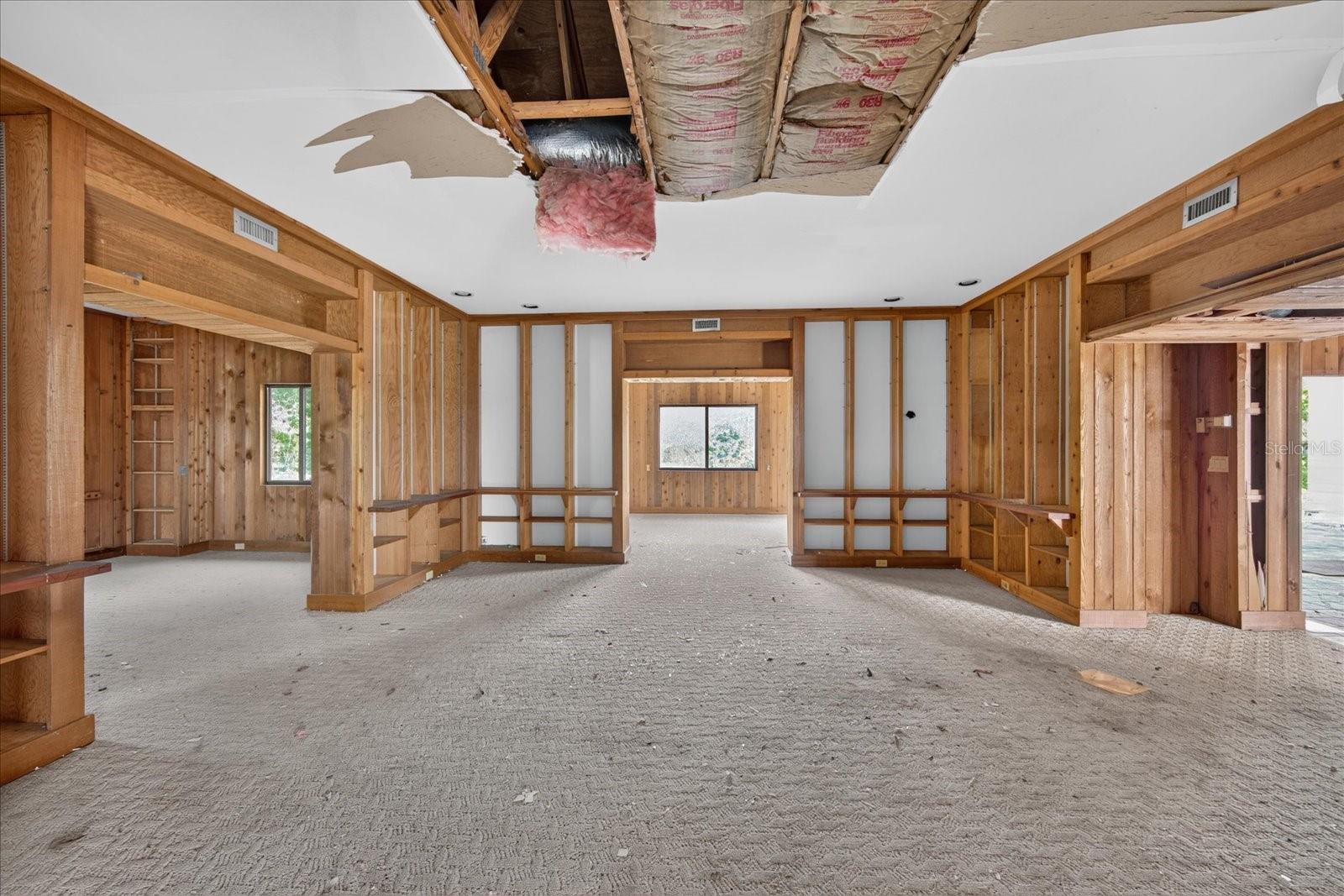 2140 DESOTO RD — photo 18