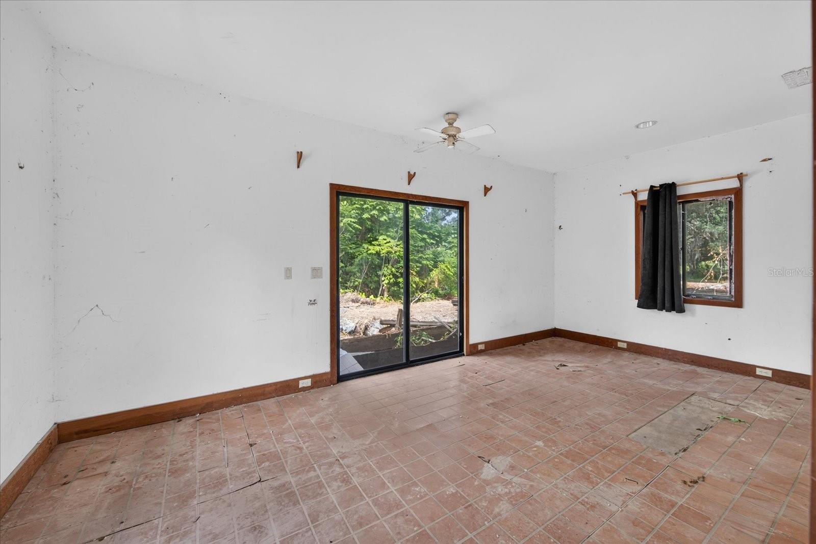 2140 DESOTO RD — photo 56