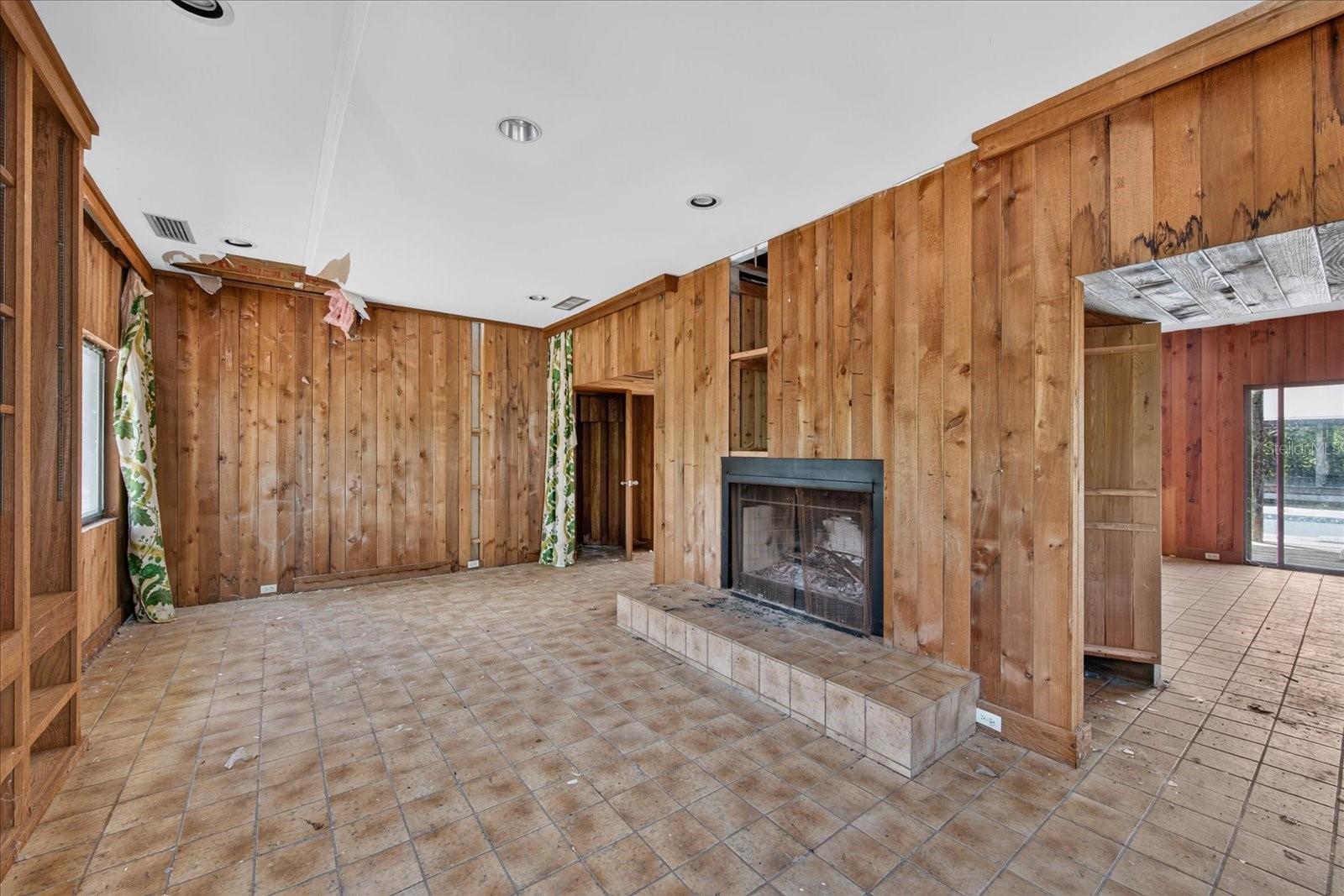 2140 DESOTO RD — photo 62