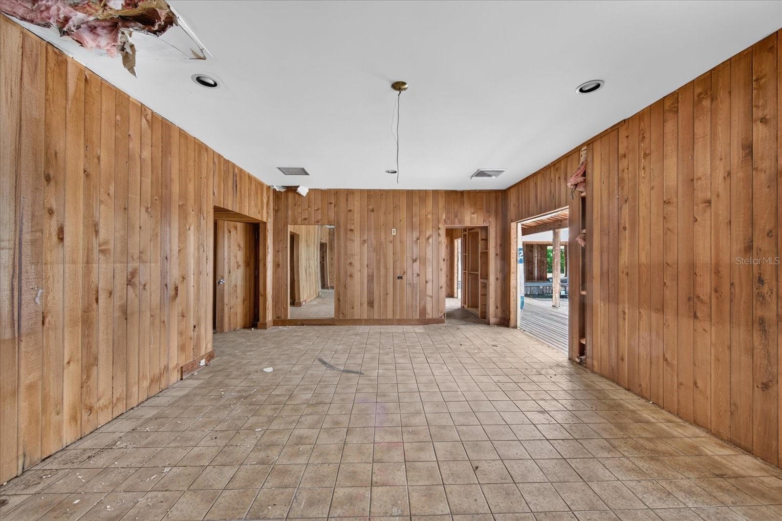 2140 DESOTO RD — photo 71
