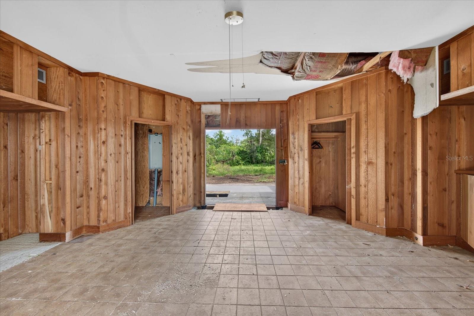 2140 DESOTO RD — photo 77