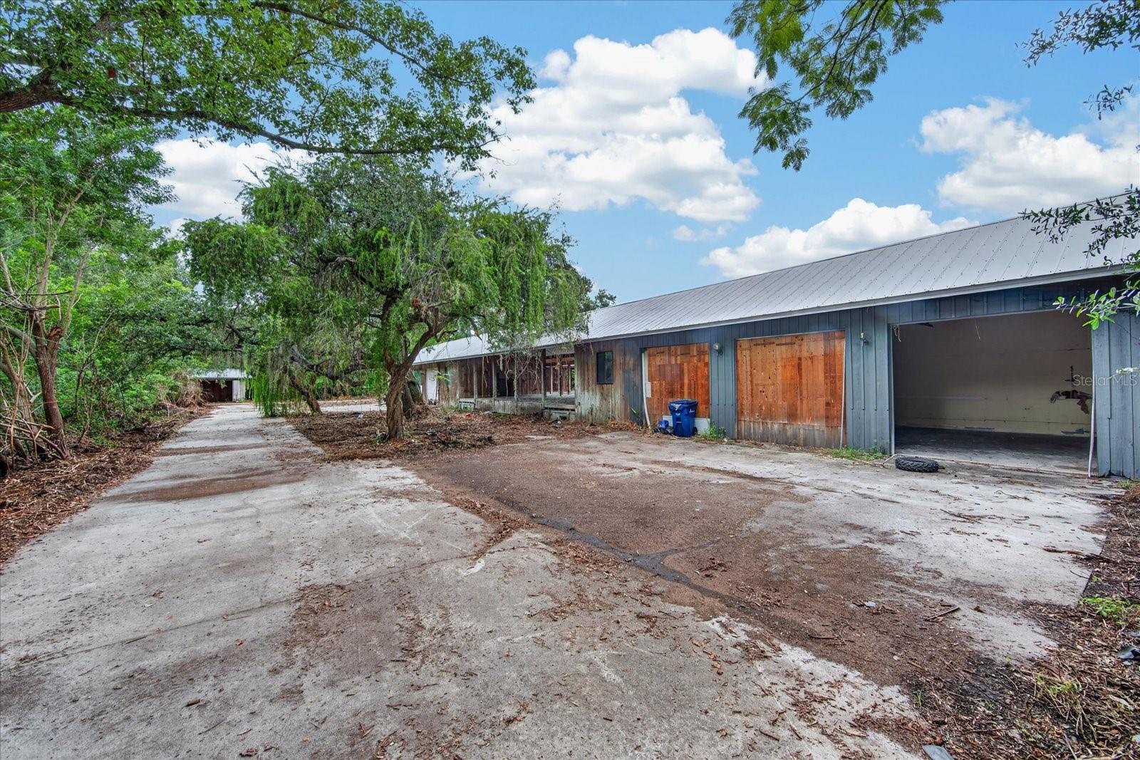 2140 DESOTO RD — photo 83