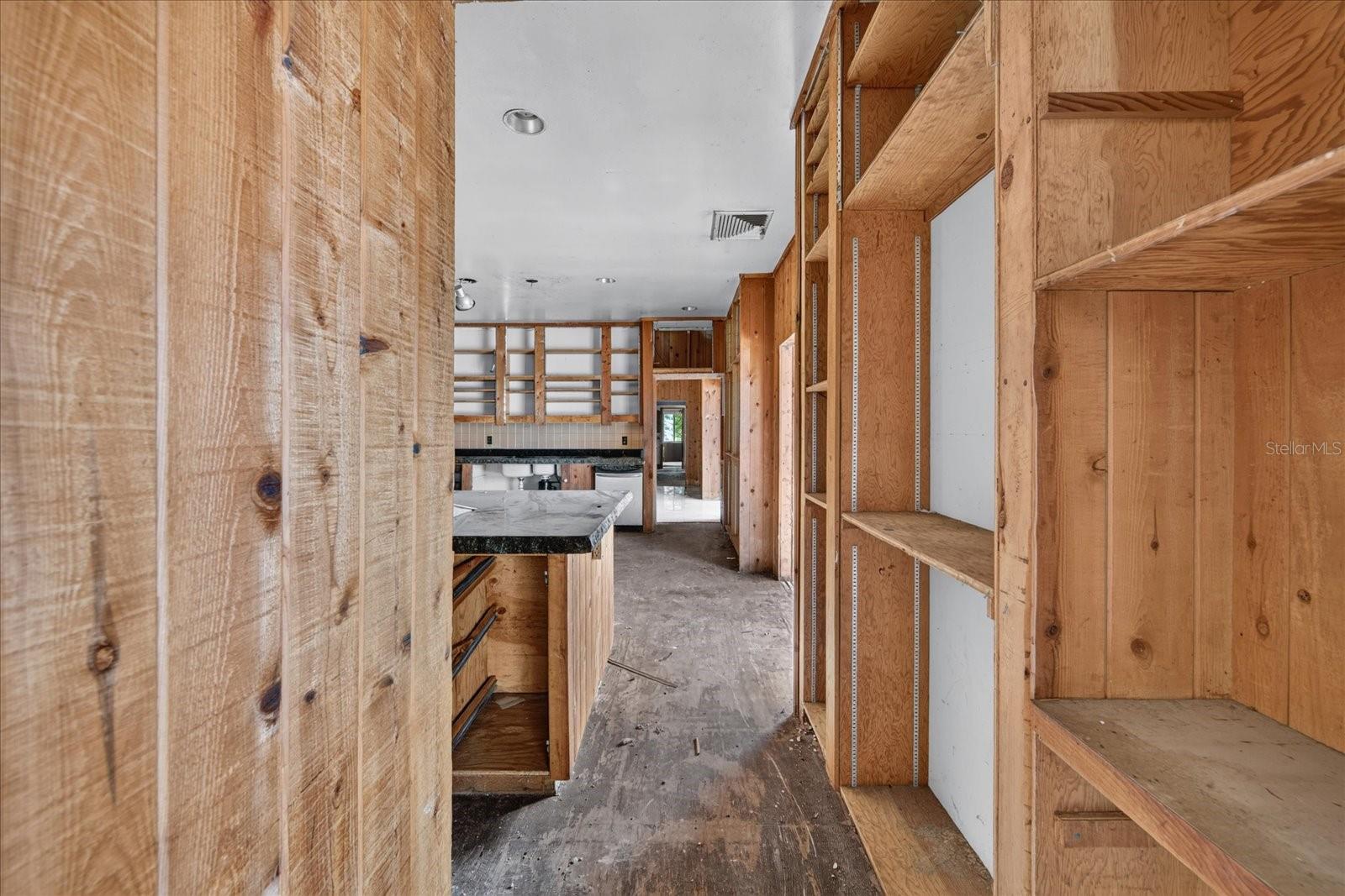 2140 DESOTO RD — photo 58