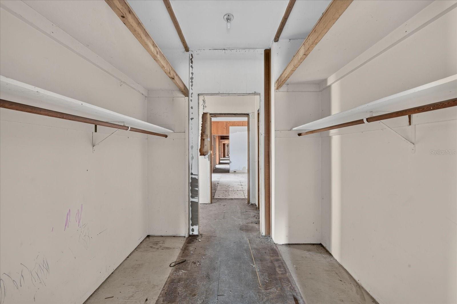 2140 DESOTO RD — photo 80