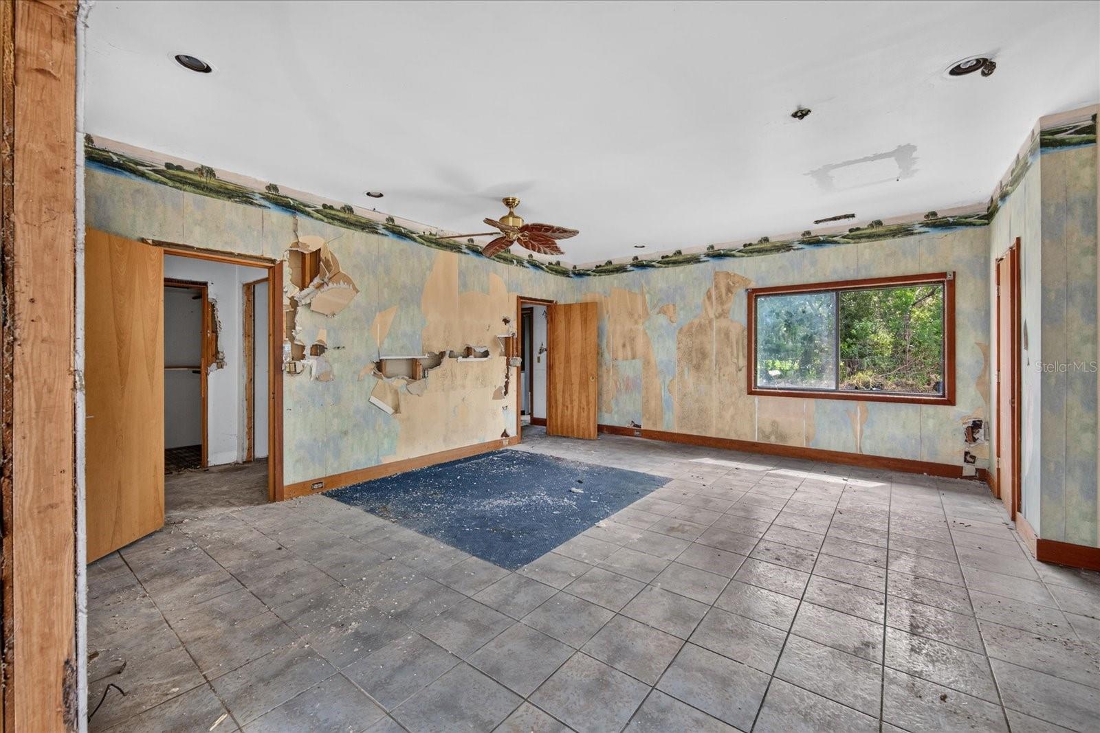 2140 DESOTO RD — photo 76