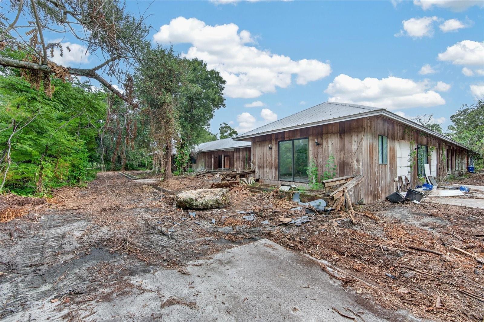 2140 DESOTO RD — photo 38