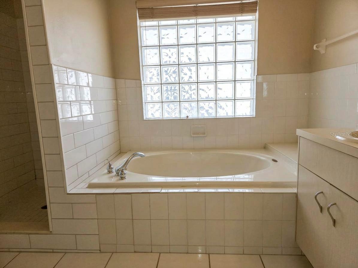 9403 LARKBUNTING DR — photo 21