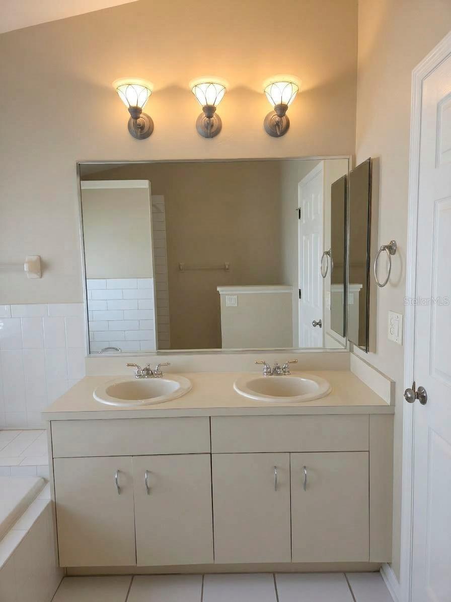 9403 LARKBUNTING DR — photo 20