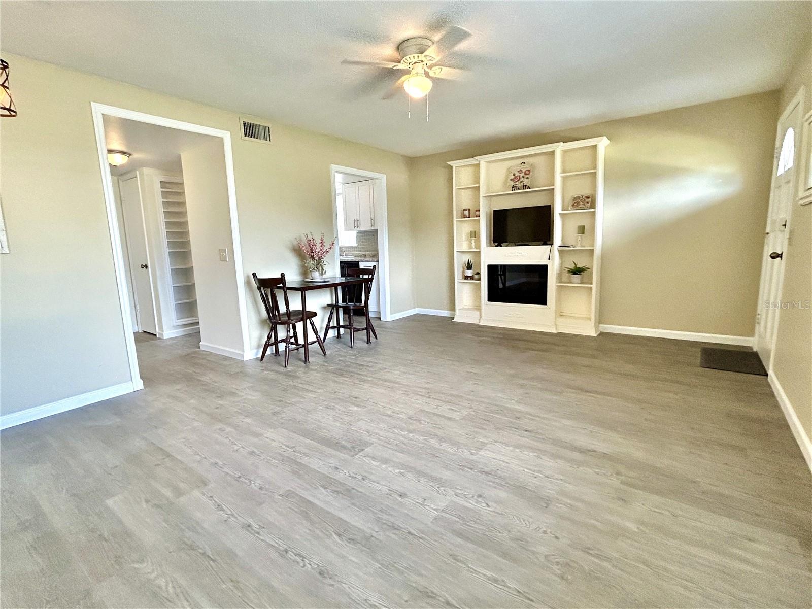 2000 WORLD PARKWAY BLVD #12 — photo 4