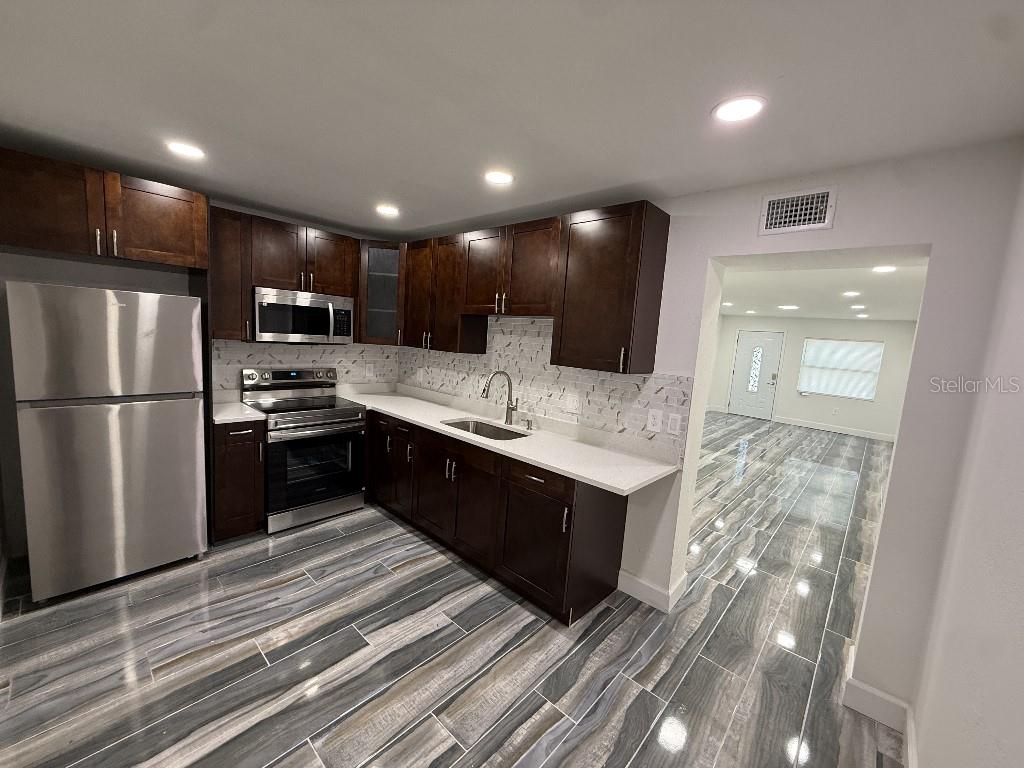 1110 W KNOLLWOOD ST — photo 14