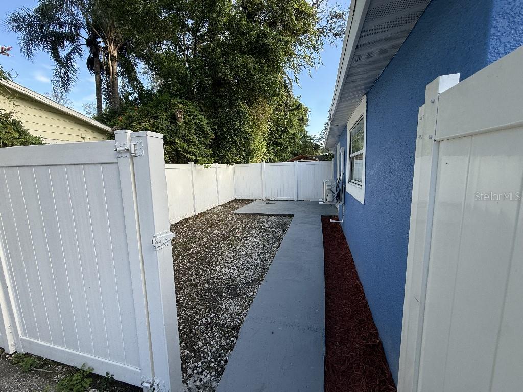 1110 W KNOLLWOOD ST — photo 33
