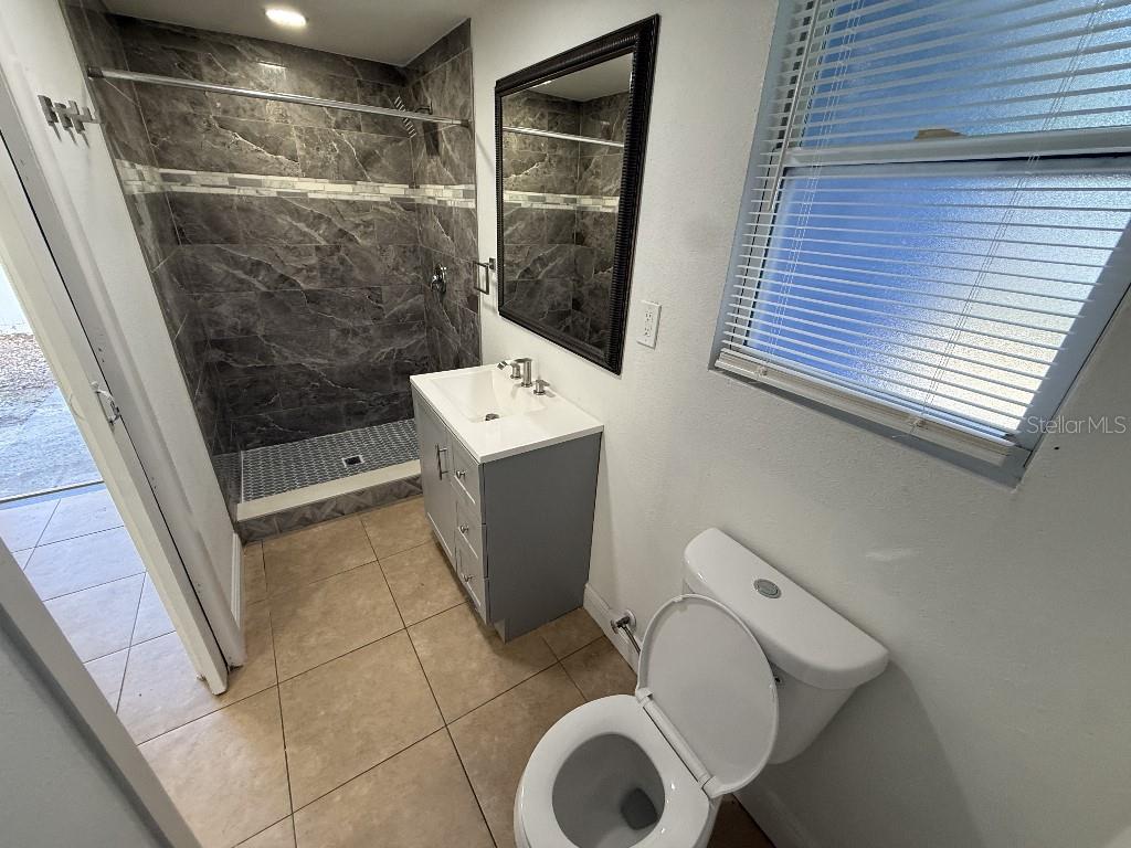 1110 W KNOLLWOOD ST — photo 39
