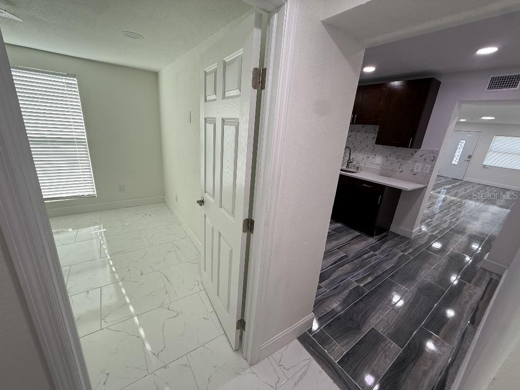 1110 W KNOLLWOOD ST — photo 17