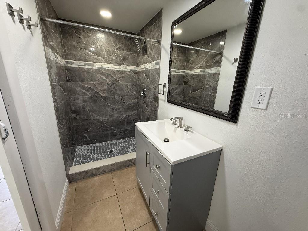 1110 W KNOLLWOOD ST — photo 40
