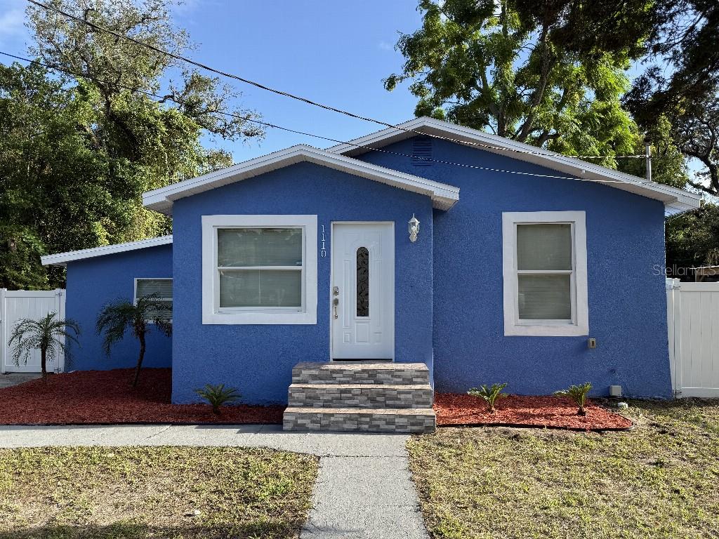 1110 W KNOLLWOOD ST — photo 2