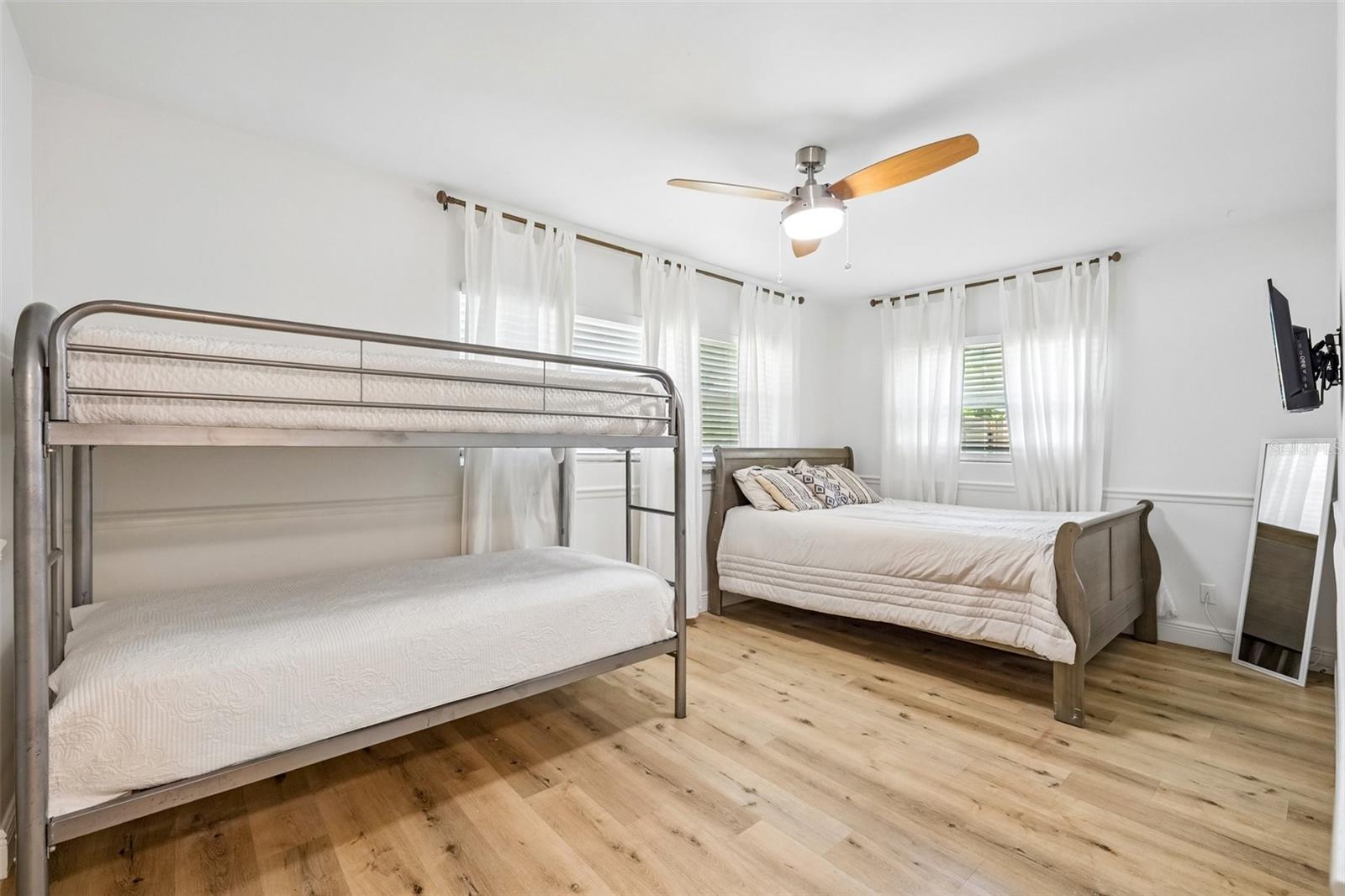 235 OVERBROOK DR E — photo 32
