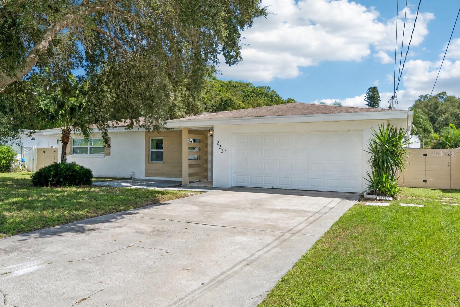 235 OVERBROOK DR E — photo 2