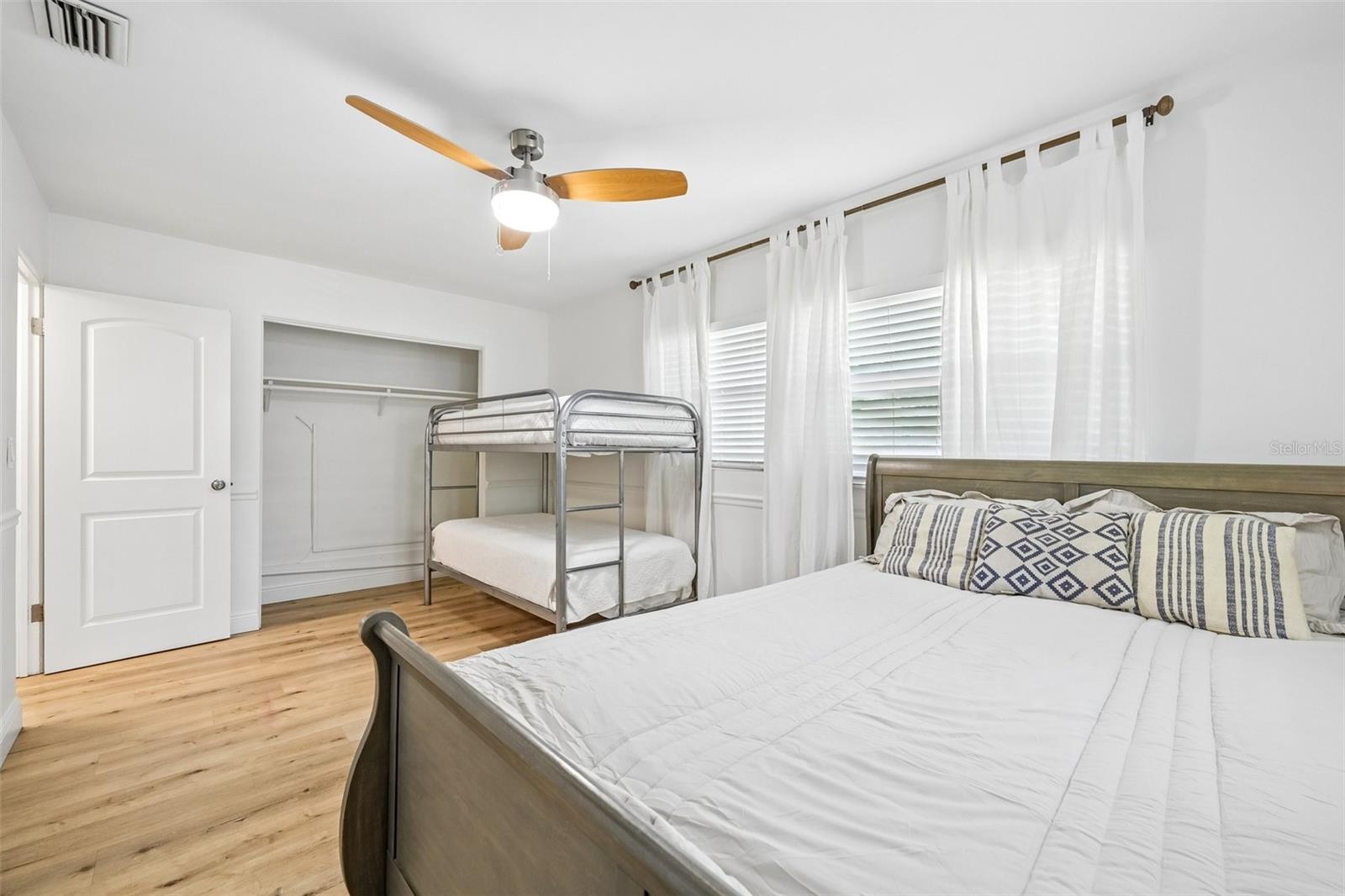 235 OVERBROOK DR E — photo 34