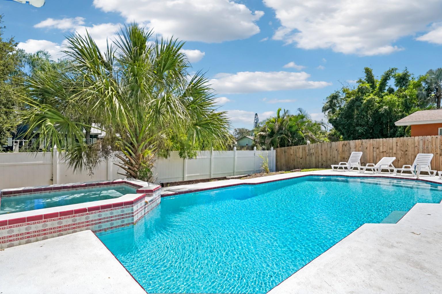 235 OVERBROOK DR E — photo 42