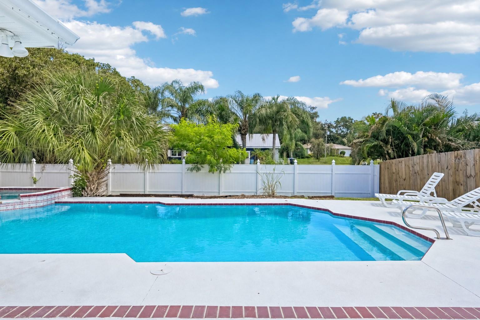 235 OVERBROOK DR E — photo 44