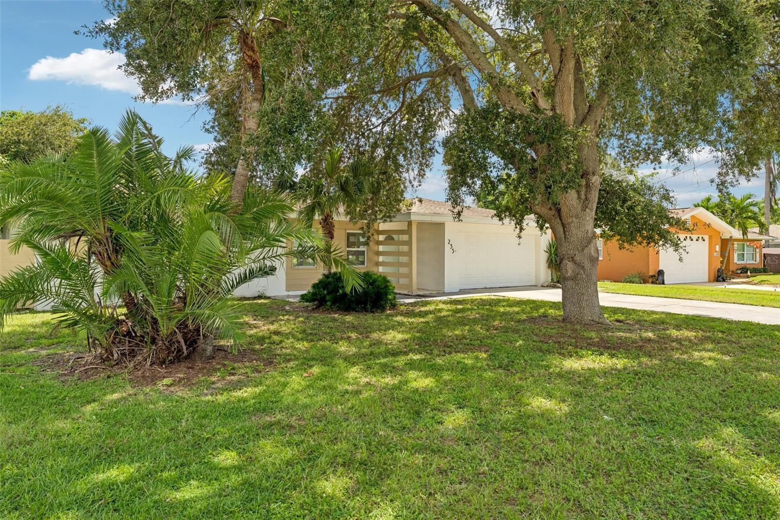 235 OVERBROOK DR E — photo 3