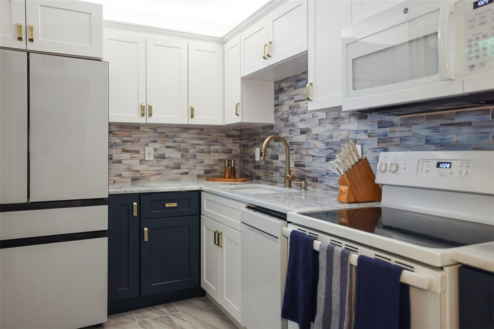 7560 BAY ISLAND DR S #345 — photo 3