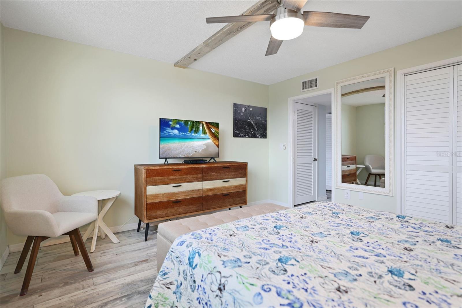 7560 BAY ISLAND DR S #345 — photo 2