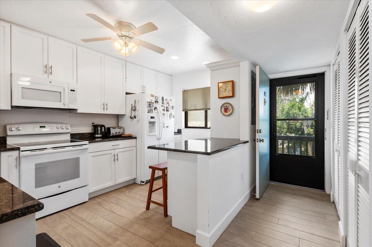 1519 PELICAN POINT DR #288 — photo 4