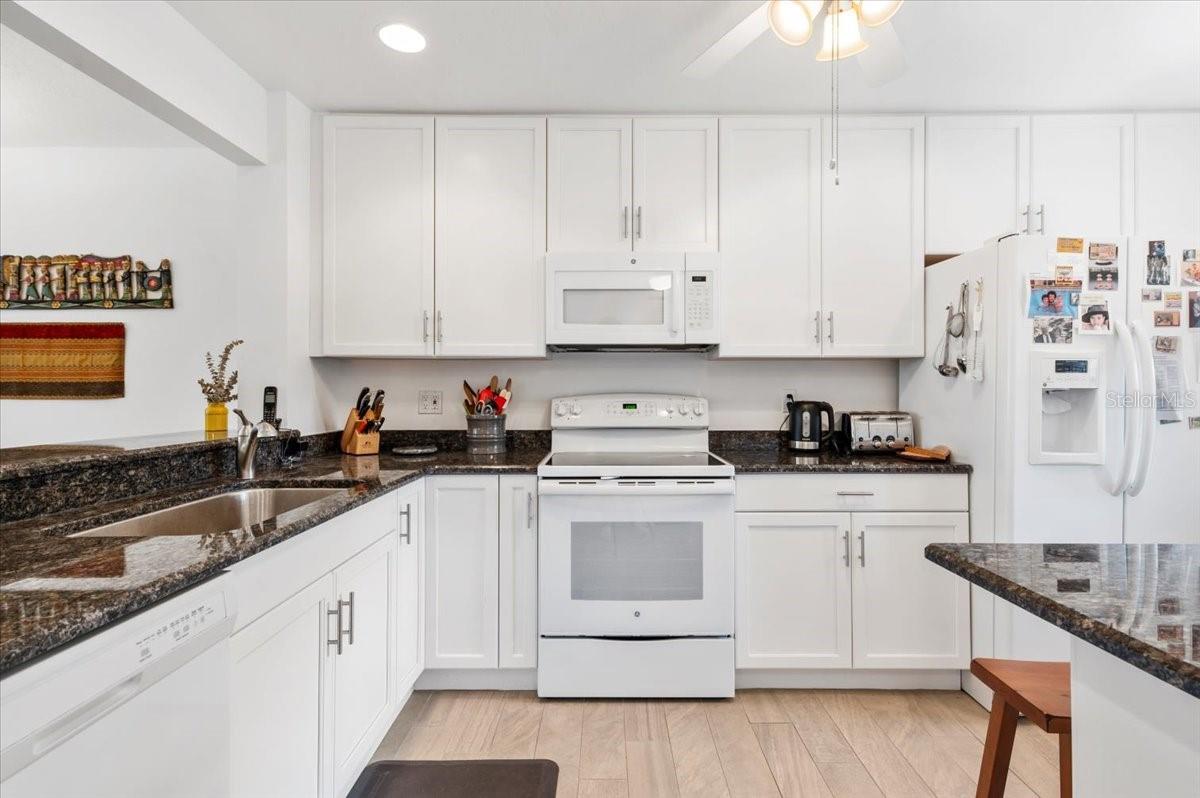 1519 PELICAN POINT DR #288 — photo 5