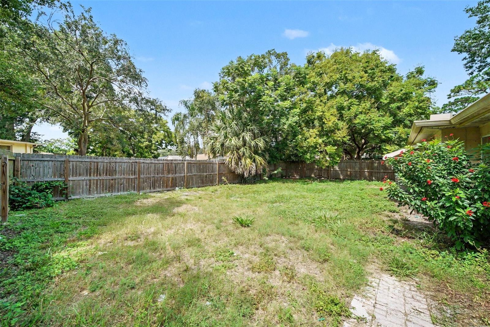 6249 MAPLEWOOD DR — photo 9
