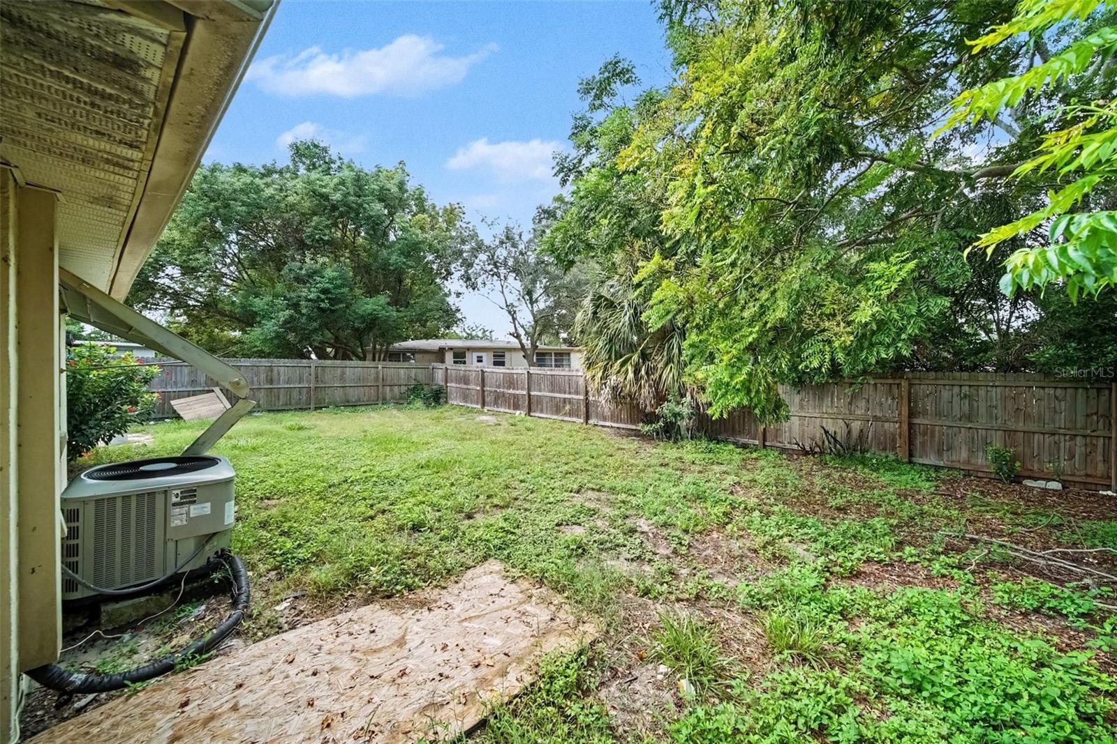 6249 MAPLEWOOD DR — photo 8