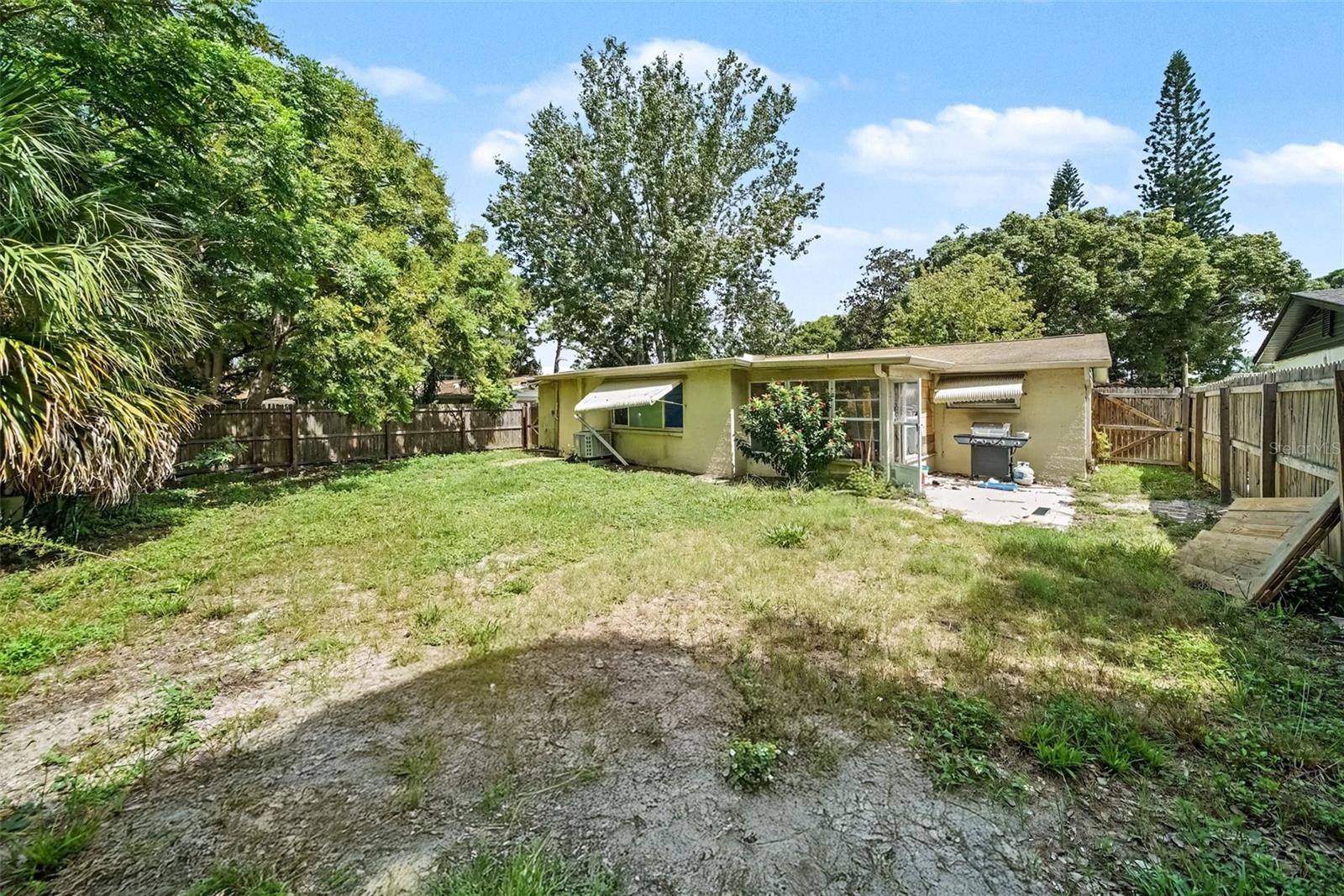 6249 MAPLEWOOD DR — photo 10