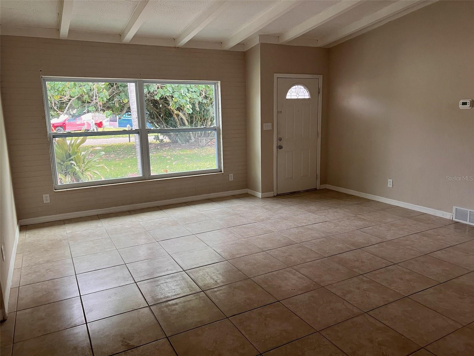 3633 ROXANE BLVD — photo 2