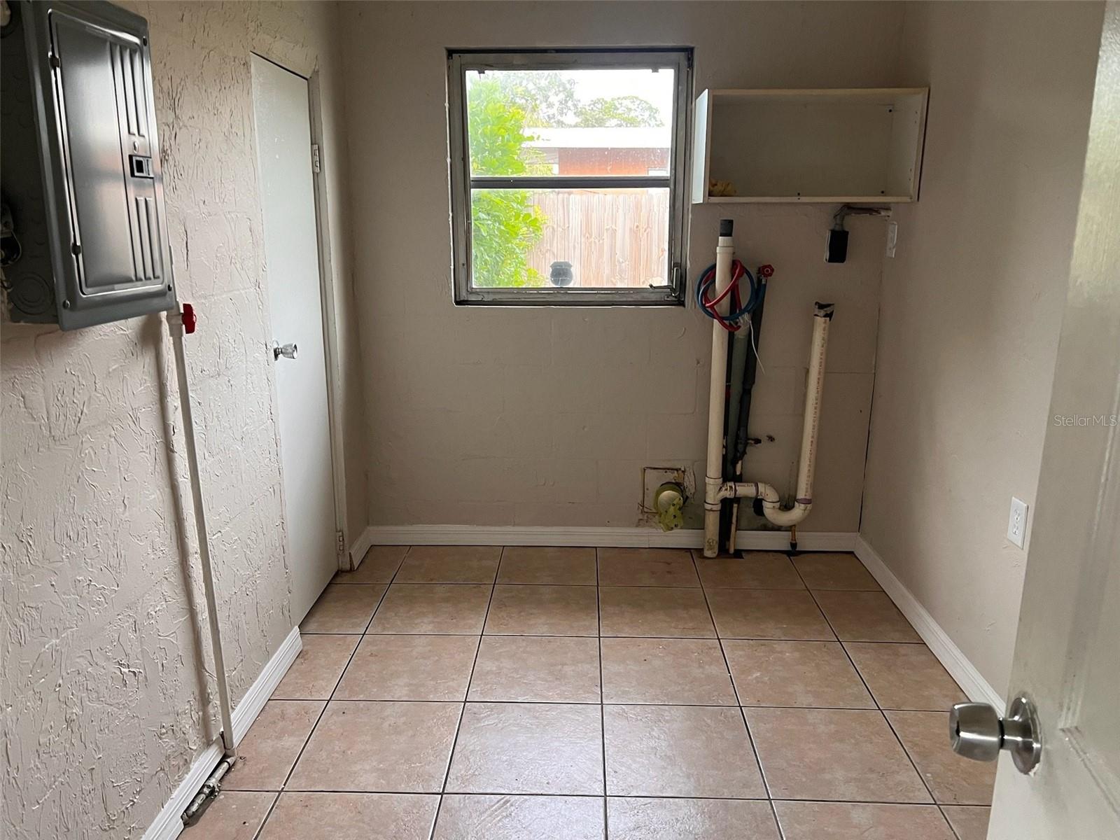 3633 ROXANE BLVD — photo 10
