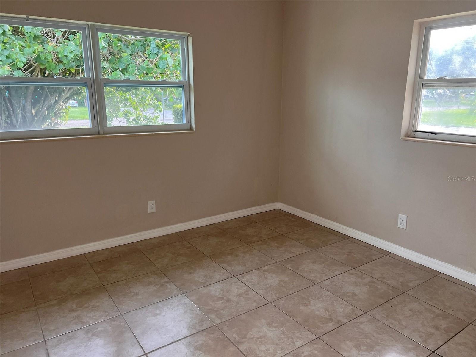 3633 ROXANE BLVD — photo 5