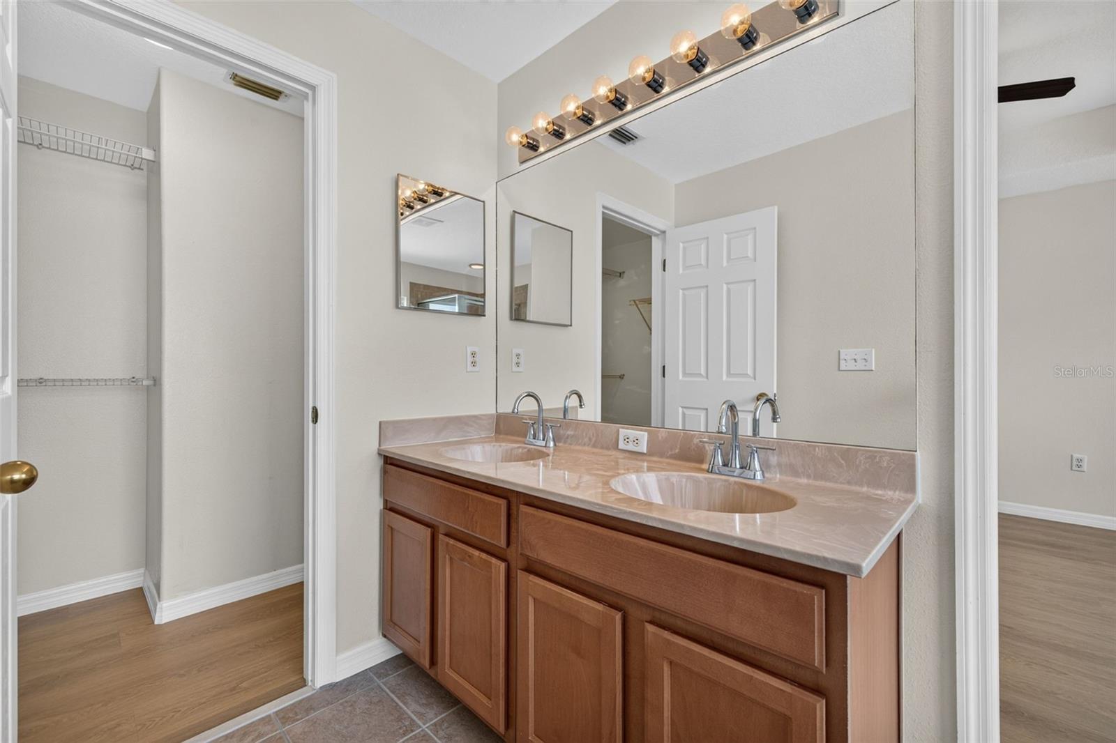 6585 MARLBERRY WAY — photo 17