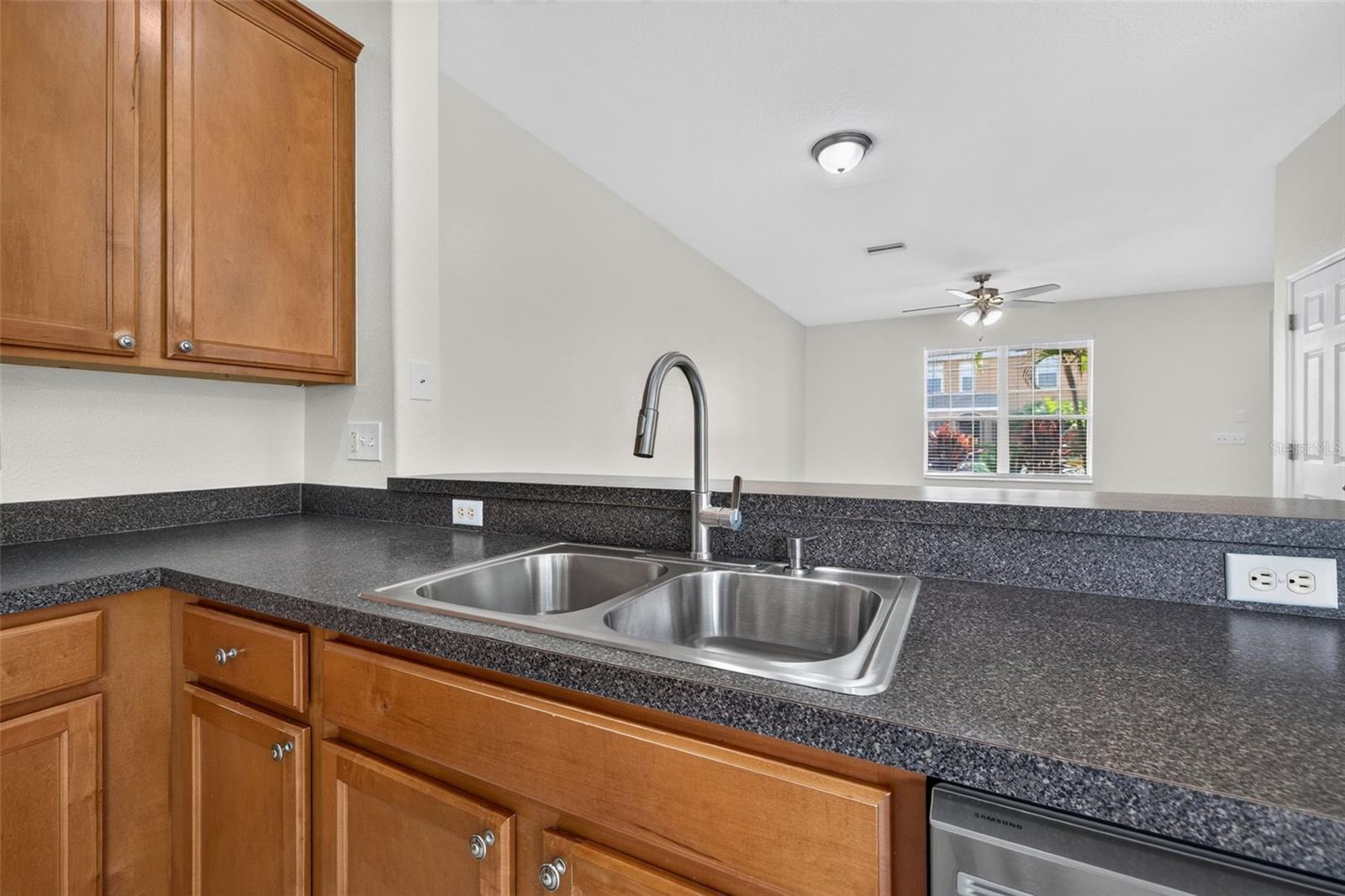 6585 MARLBERRY WAY — photo 11