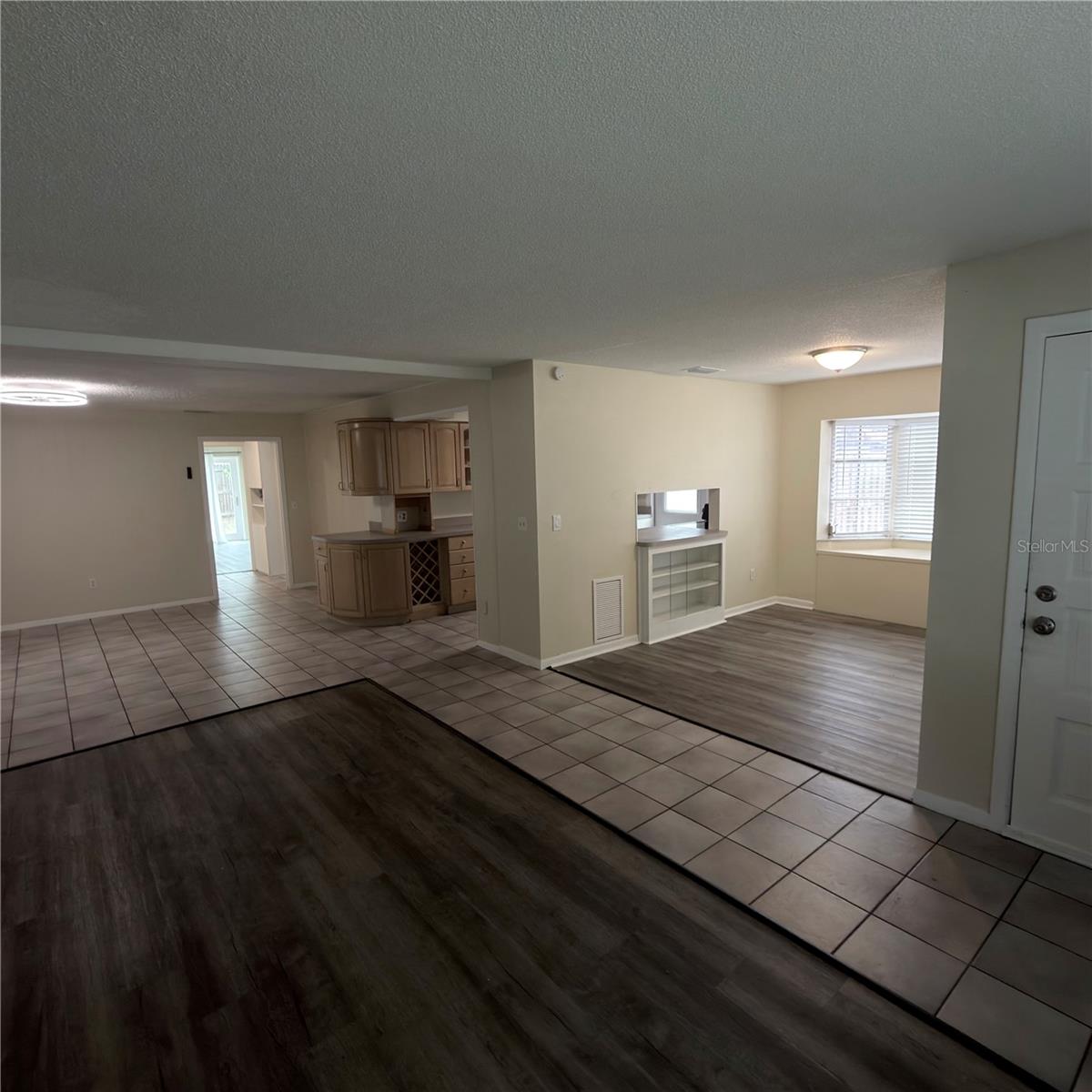 1405 N SATURN #1 — photo 3